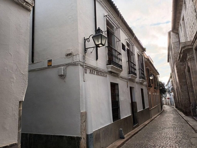 Venta Casa adosada en Calle REY HEREDIA 19 Córdoba. Buen estado con balcón 450 m²