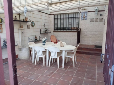 Venta Casa adosada en Calle Salvador Gimeno 4B Albacete. Buen estado plaza de aparcamiento con terraza calefacción individual 200 m²