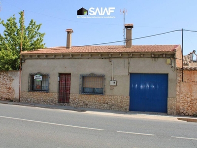 Venta Casa adosada en Carretera Badajoz- Valencia 12 Ossa de Montiel. Buen estado plaza de aparcamiento calefacción individual 129 m²