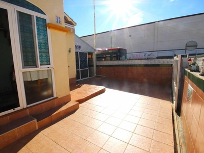 Venta Casa adosada en Juan Lomba 13 Torrevieja. Con terraza 78 m²