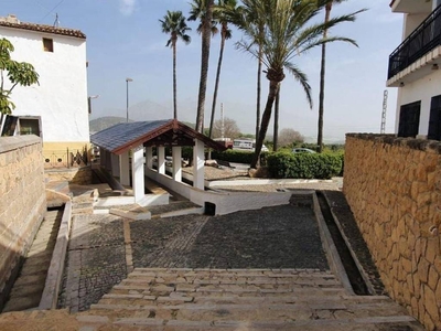 Venta Casa adosada en Los Chorros s/n La Nucia. Buen estado plaza de aparcamiento con balcón 300 m²