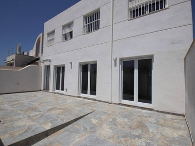 Venta Casa adosada en Manuel Tarin Sala Torrevieja. Con terraza 128 m²