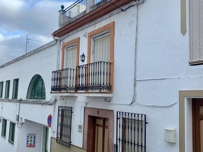 Venta Casa adosada en Obispo Pedraza 9 Iznájar. Buen estado 254 m²