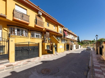 Venta Casa adosada en Orquidea Cájar. Con terraza 240 m²