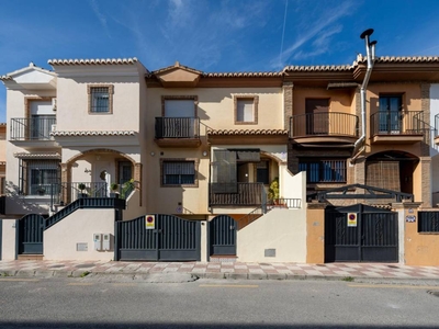 Venta Casa adosada en pedro de mena 17 Cúllar Vega. 157 m²