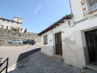 Venta Casa adosada en Plaza Barrio Nuevo 11 Arenas de San Pedro. A reformar con balcón 233 m²