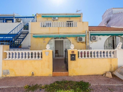 Venta Casa adosada en Purcell 65 Torrevieja. Con terraza 104 m²