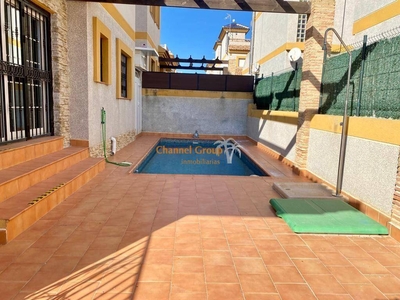 Venta Casa adosada Guardamar del Segura. Con terraza 120 m²