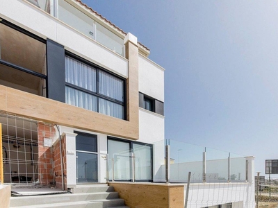 Venta Casa adosada Guardamar del Segura. Con terraza 124 m²