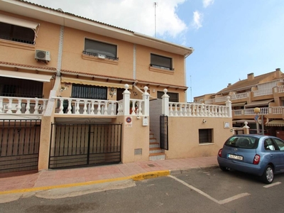 Venta Casa adosada Guardamar del Segura. Con terraza 252 m²