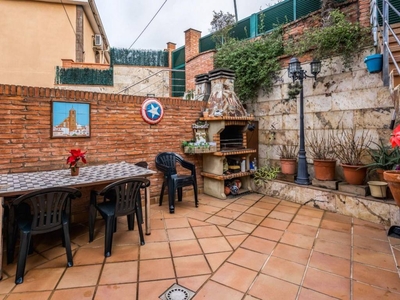 Venta Casa adosada Montcada i Reixac. Con terraza 273 m²