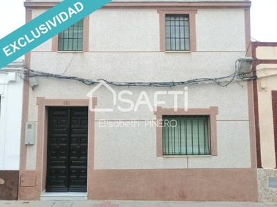 Venta Casa adosada Montijo. Buen estado con terraza calefacción individual 122 m²