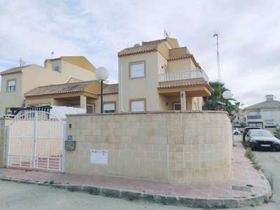 Venta Casa adosada en jerez de la frontera Rojales. Con terraza 165 m²