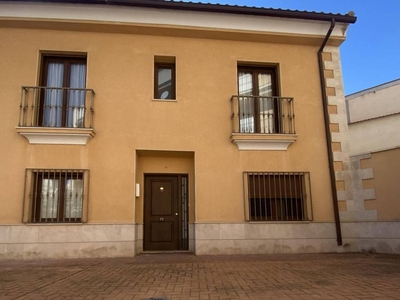 Venta Casa adosada en San Luis Tomelloso. Con terraza 277 m²
