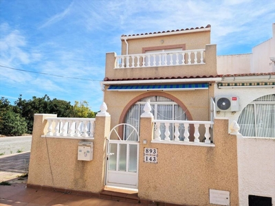 Venta Casa adosada Torrevieja. Con terraza 77 m²