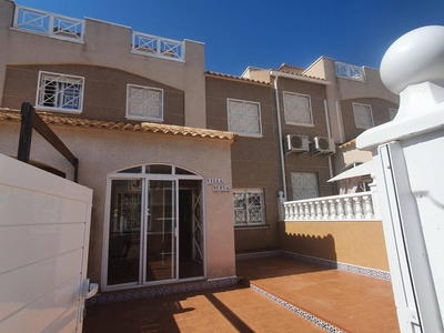 Venta Casa adosada Torrevieja. Con terraza 78 m²