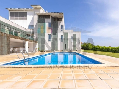 Venta Casa unifamiliar Badajoz. Con terraza 672 m²