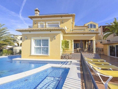 Venta Casa unifamiliar Calp. Con terraza 300 m²