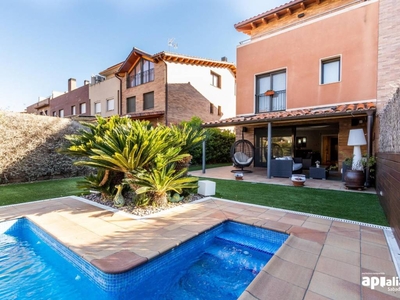 Venta Casa unifamiliar Castellar del Vallès. Con terraza 300 m²