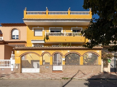 Venta Casa unifamiliar Churriana de La Vega. Con terraza 333 m²