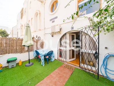 Venta Casa unifamiliar en Alkabir El Campello. A reformar con terraza 100 m²