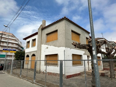 Venta Casa unifamiliar en angel guimera Pineda de Mar. Con terraza 175 m²