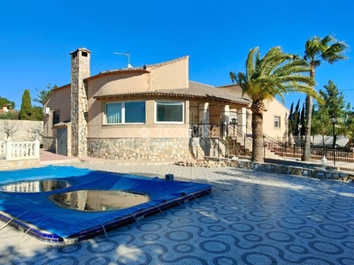 Venta Casa unifamiliar en C. Mar Negro 5 Alicante - Alacant. Plaza de aparcamiento con terraza 250 m²
