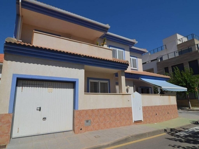 Venta Casa unifamiliar en Calle Albacete s/n Pilar de la Horadada. Buen estado plaza de aparcamiento con balcón 140 m²