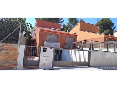Venta Casa unifamiliar en Calle Castell de Voltrera Abrera. Buen estado con terraza 200 m²