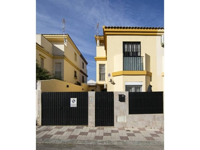 Venta Casa unifamiliar en Calle DOLORES UBARRURI Alcalá del Río. Buen estado con terraza 141 m²