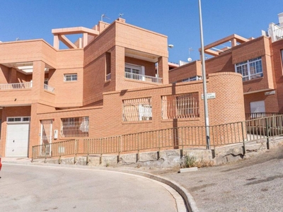 Venta Casa unifamiliar en Calle Gallo Claudio 11 Almería. Buen estado plaza de aparcamiento 180 m²