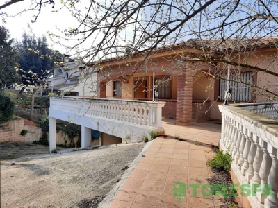 Venta Casa unifamiliar en Calle La Pineda La Roca del Vallès. Buen estado con terraza 408 m²