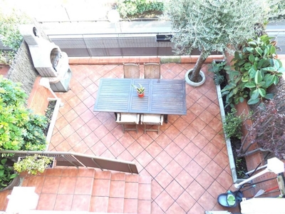 Venta Casa unifamiliar en Calle NELSON MANDELA Badalona. Buen estado con terraza 185 m²