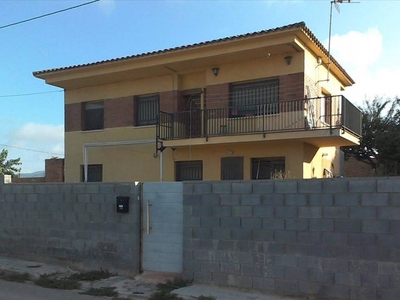 Venta Casa unifamiliar en Calle Pimpinella Piera. A reformar con terraza 138 m²
