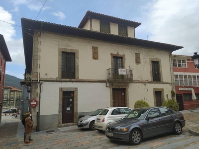 Venta Casa unifamiliar en Calle Principe (Plaza Almadrenas) 16 Pravia. A reformar 912 m²