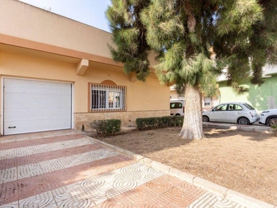 Venta Casa unifamiliar en Calle San Cristobal 3 Roquetas de Mar. Buen estado plaza de aparcamiento con balcón 185 m²