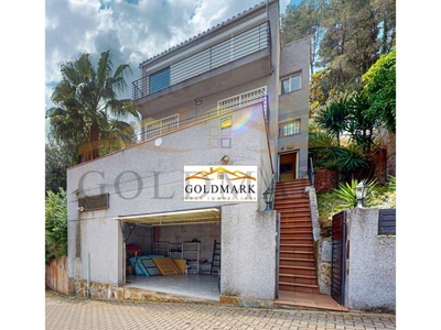 Venta Casa unifamiliar en Calle Xarel.lo 28 Corbera de Llobregat. Buen estado con terraza 190 m²