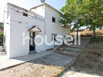 Venta Casa unifamiliar en Can Roig Rubí. A reformar con terraza 137 m²