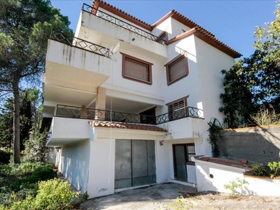 Venta Casa unifamiliar en Carretera Corbera De (C Sussalba) Corbera de Llobregat. A reformar con terraza 409 m²