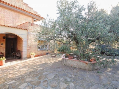 Venta Casa unifamiliar en Cl Cami Del Corral Vilafranca del Penedès. Con terraza 254 m²