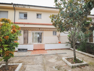 Venta Casa unifamiliar en Cl Pau Casals Sant Cugat Sesgarrigues. Con terraza 220 m²