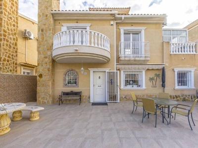 Venta Casa unifamiliar en Dulcinea 6 Torrevieja. Con terraza 128 m²