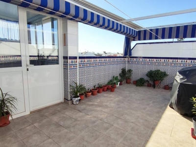 Venta Casa unifamiliar en funcionario lazaro navajas 48 Córdoba. Con terraza 132 m²