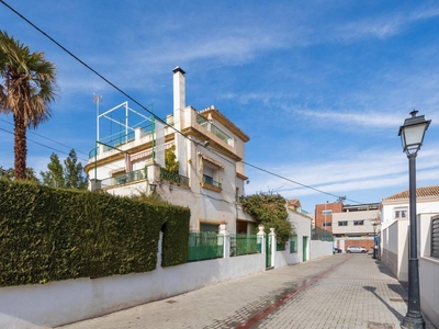 Venta Casa unifamiliar en hermanos aragon 4 Granada. Con terraza 334 m²