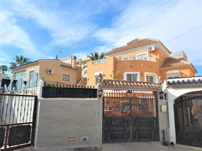 Venta Casa unifamiliar en MÁlaga San Miguel de Salinas. Con terraza 190 m²