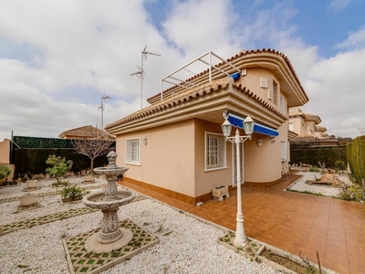 Venta Casa unifamiliar en Monte Gurugu Torrevieja. Con terraza 123 m²