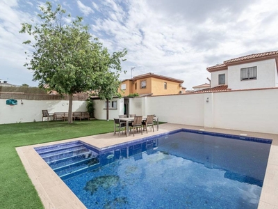 Venta Casa unifamiliar en naranjo Cúllar Vega. Con terraza 257 m²