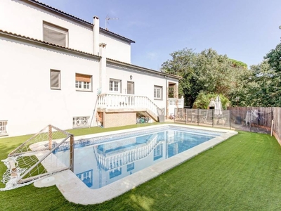 Venta Casa unifamiliar en Pasaje Pasatge Xiprers 1 Castellar del Vallès. Buen estado con terraza 244 m²