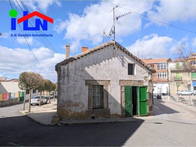 Venta Casa unifamiliar en Plaza Jose Antonio 6D Navalperal de Pinares. A reformar 50 m²