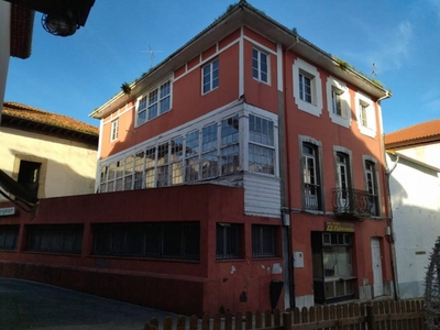 Venta Casa unifamiliar en Plaza La Victoria 8 Pravia. A reformar con balcón 455 m²